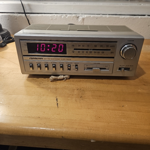 SoundDesign Model #3675-A Clock Radio AM/FM Silver Soundesign Tested&Works - Picture 1 of 7